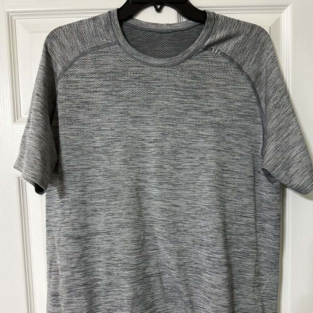 LuLulemon Mens Work Out Shirt